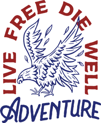 Hình in đại bàng xanh với thông điệp Live Free Die Well và Adventure màu đỏ, phong cách vintage.