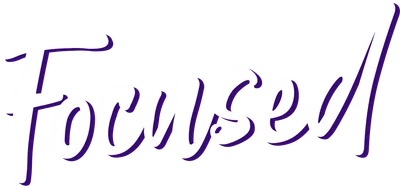 Chữ 'Focused' viết tay màu trắng với viền tím trên nền xám