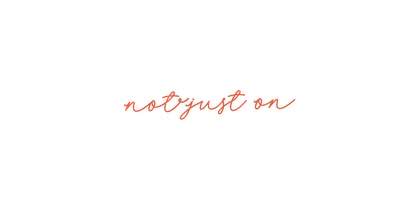 Dòng chữ "I LOVE YOU every day not just on VALENTINE'S Day" viết tay màu trắng trên nền xám.