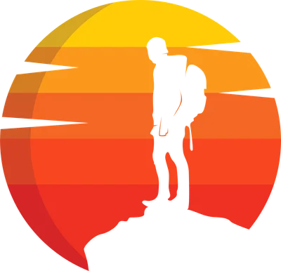 Hình ảnh silhouette người leo núi với ba lô trên đỉnh núi, phía sau là mặt trời lặn với các dải màu cam, vàng và đỏ.