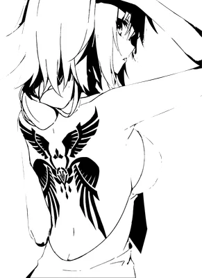 Hình ảnh cô gái anime với mái tóc ngắn, đeo băng đô, có hình xăm đôi cánh lớn màu đen trên lưng.