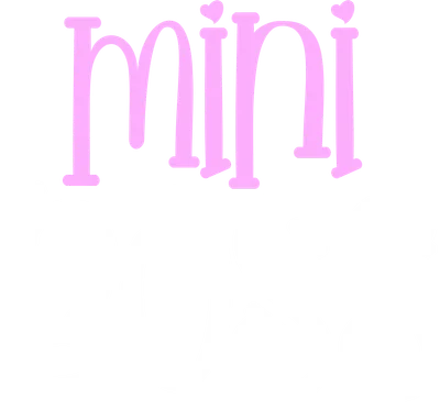 Chữ 'Mini Boss' cách điệu, chữ 'Mini' màu hồng có trái tim nhỏ, chữ 'Boss' màu trắng trên nền xám.