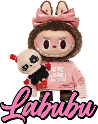 Labubu đáng yêu với nơ hồng và áo rách, ôm búp bê xương