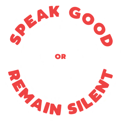 Biểu tượng tròn với dòng chữ "SPEAK GOOD OR REMAIN SILENT" bao quanh hình môi và lưỡi đang thè ra, có dao găm xuyên qua.