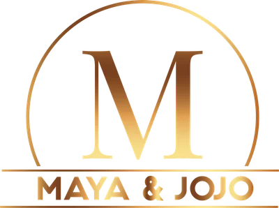 Logo Maya & Jojo với chữ M lớn màu vàng kim loại, bao quanh bởi vòng cung và dòng chữ Maya & Jojo bên dưới.