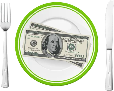Đĩa trắng viền xanh lá có hai tờ tiền đô la Mỹ 100$, đặt cạnh dao và dĩa bạc trên nền xám.