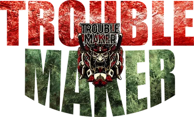 Chữ "Trouble Maker" với hình ảnh Samurai ở giữa, chữ "Trouble" màu đỏ, chữ "Maker" màu xanh lá cây.