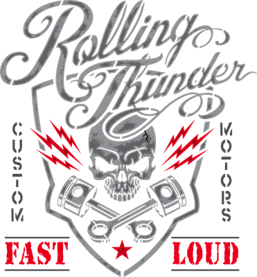 Hình in đầu lâu phong cách biker với piston bắt chéo, sấm sét đỏ và chữ Rolling Thunder, Custom Motors, Fast Loud trên nền xám.